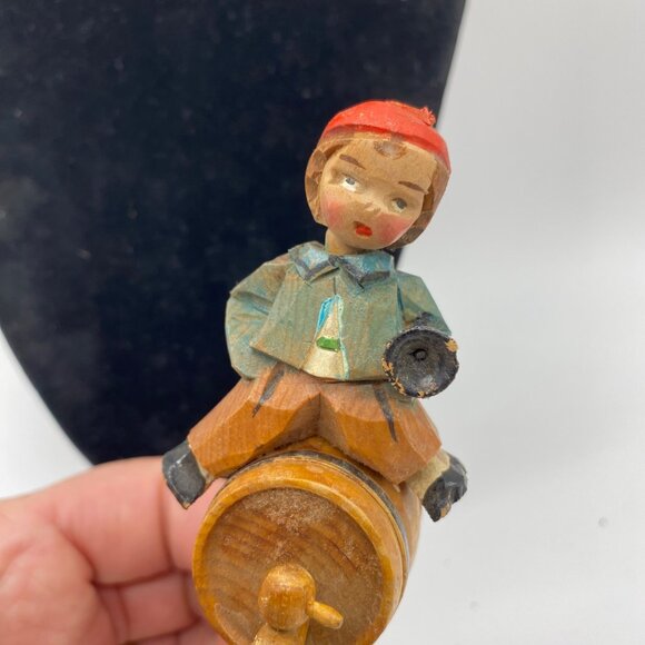 Vintage ANRI Bobble Head Boy on Barrel Cork Wine Bottle Stopper Handcarved Italy - Picture 8 of 9